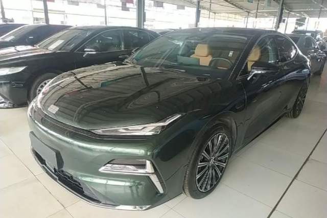 Used Geely Galaxy 8 2025 130km EM-P Starship Edition
