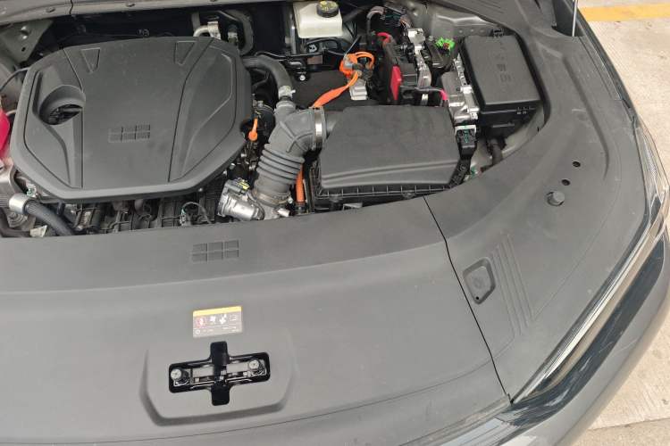 Used Geely Galaxy 8 2025 130km EM-i Prestige Edition Engine Bay Left