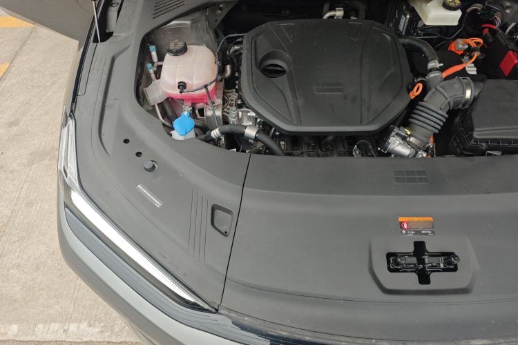Used Geely Galaxy 8 2025 130km EM-i Prestige Edition Engine Bay Right