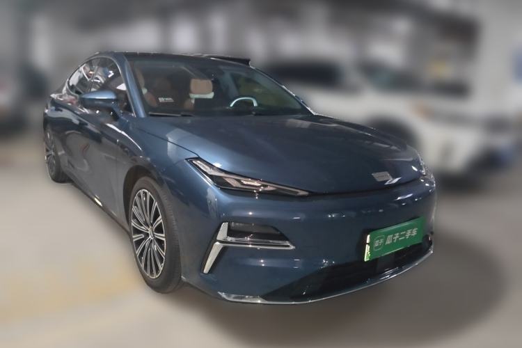Used Geely Galaxy 8 2025 130km EM-i Flagship Edition Front Right 45 Deg