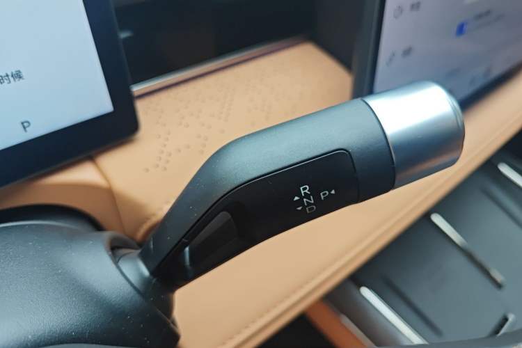 Used Geely Galaxy 8 2025 130km EM-P Starship Edition Gear Lever