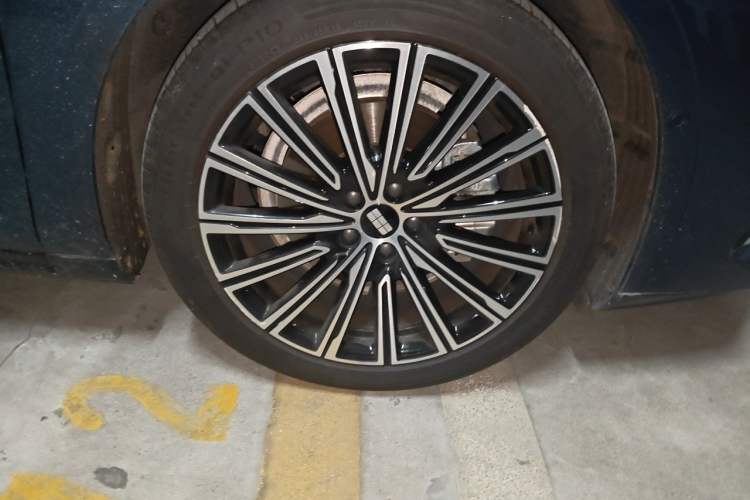 Used Geely Galaxy 8 2025 130km EM-i Flagship Edition Right Front Wheel Hub