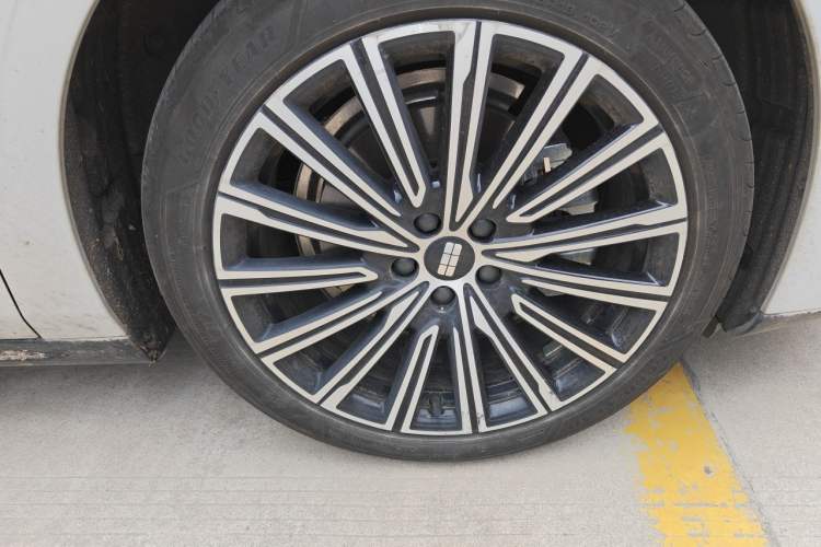 Used Geely Galaxy 8 2025 130km EM-P Exploration Edition Right Front Wheel Hub