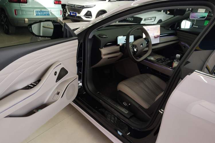Used Geely Galaxy 8 2025 130km EM-i Deluxe Edition Driver Seat