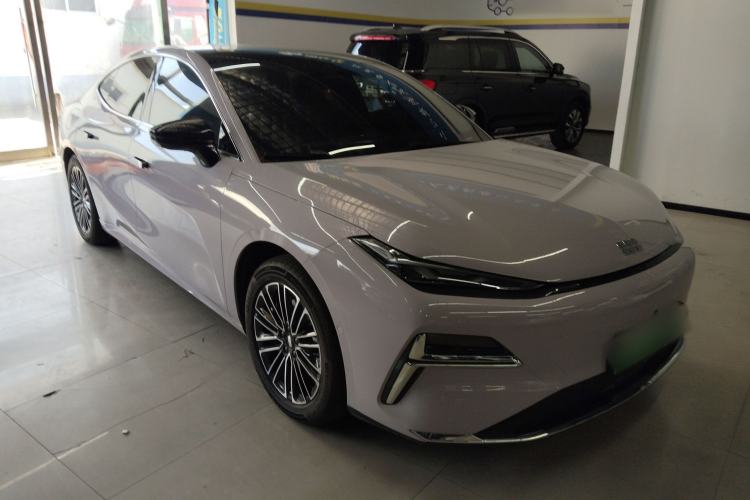 Used Geely Galaxy 8 2025 130km EM-i Deluxe Edition Front Right 45 Deg