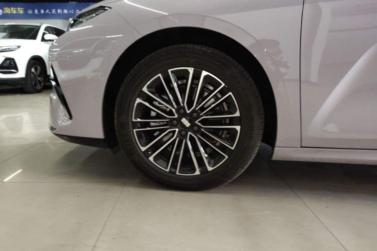 Used Geely Galaxy 8 2025 130km EM-i Deluxe Edition Left Front Wheel Hub