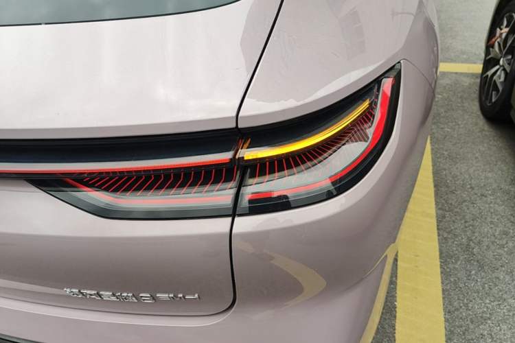 Used Geely Galaxy 8 2025 60km EM-i Luxury Edition Right Rear Taillight