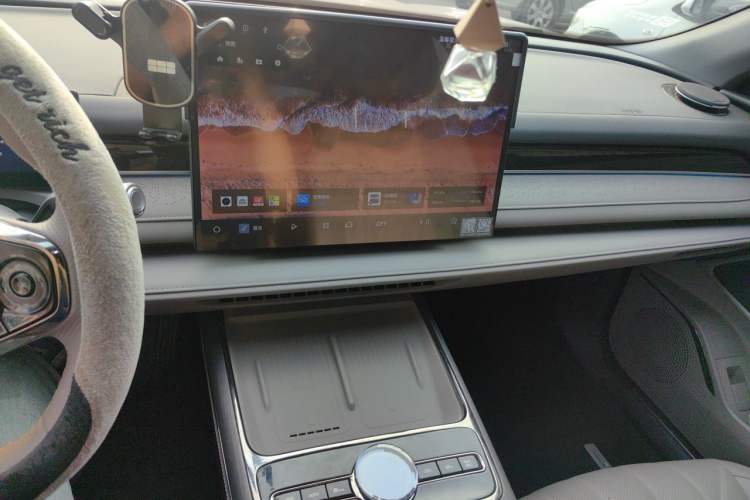 Used Geely Galaxy 8 2025 130km EM-i Deluxe Edition Audio And AC Panel