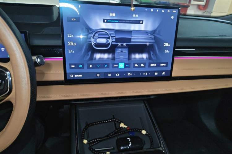 Used Geely Galaxy 8 2025 130km EM-i Flagship Edition Audio And AC Panel