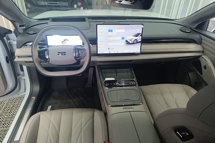 Used Geely Galaxy 8 2025 130km EM-i Flagship Edition Center Console