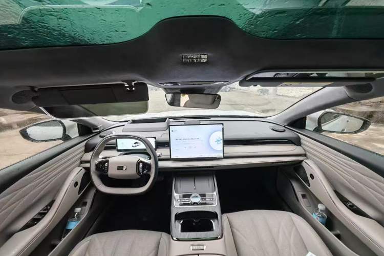 Used Geely Galaxy 8 2025 130km EM-i Flagship Edition Center Console