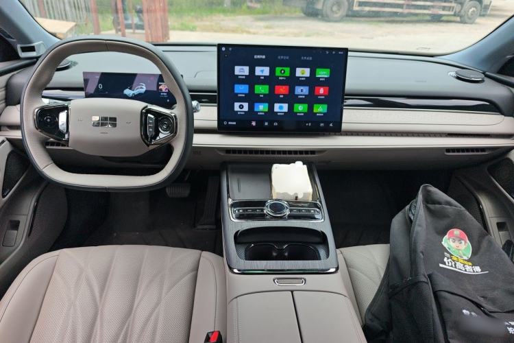 Used Geely Galaxy 8 2025 130km EM-i Prestige Edition Center Console