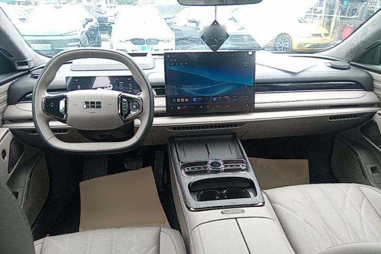 Used Geely Galaxy 8 2025 130km EM-i Flagship Edition Center Console