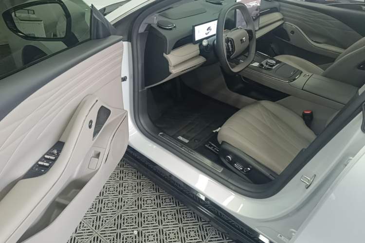 Used Geely Galaxy 8 2025 130km EM-i Flagship Edition Driver Seat