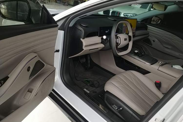 Used Geely Galaxy 8 2025 130km EM-i Deluxe Edition Driver Seat