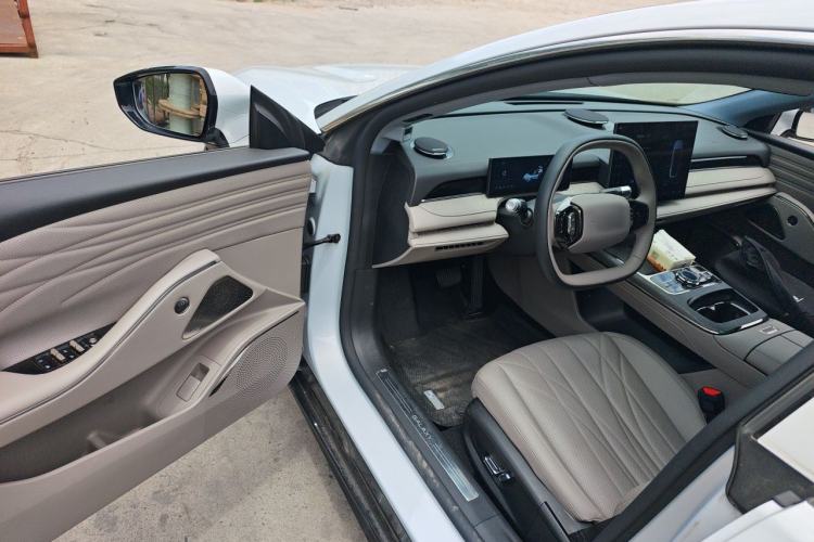Used Geely Galaxy 8 2025 130km EM-i Prestige Edition Driver Seat