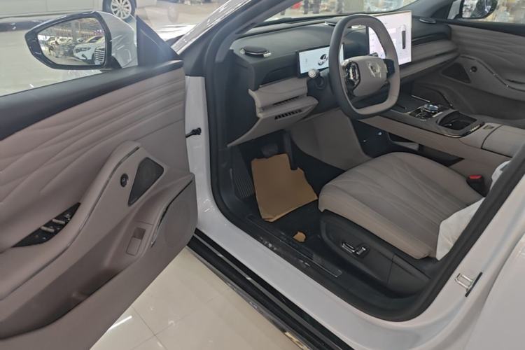 Used Geely Galaxy 8 2025 60km EM-i Luxury Edition Driver Seat