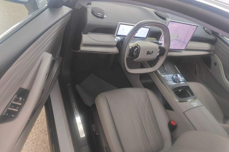 Used Geely Galaxy 8 2025 130km EM-i Prestige Edition Driver Seat