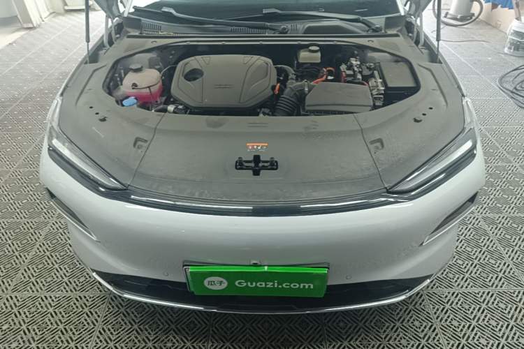Used Geely Galaxy 8 2025 130km EM-i Flagship Edition Engine Bay