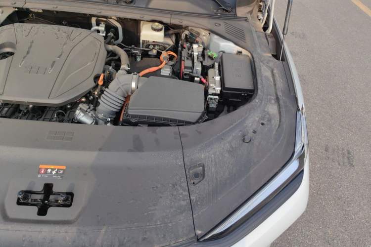Used Geely Galaxy 8 2025 130km EM-i Deluxe Edition Engine Bay Left
