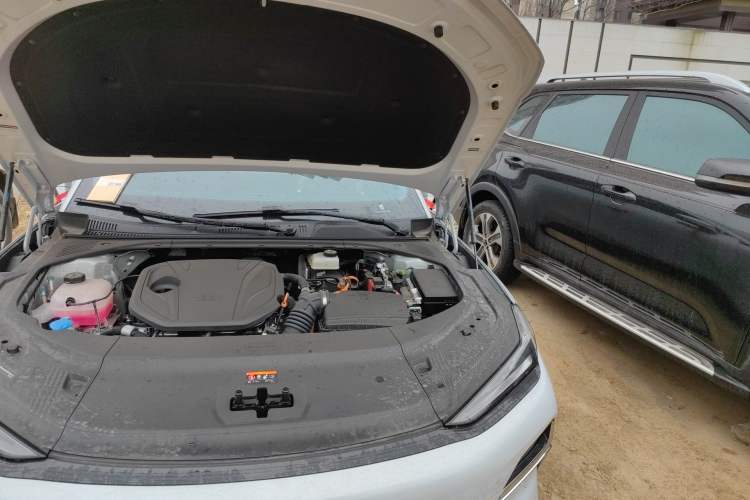 Used Geely Galaxy 8 2025 130km EM-i Deluxe Edition Engine Bay Left