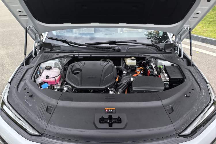 Used Geely Galaxy 8 2025 60km EM-i Luxury Edition Engine Bay