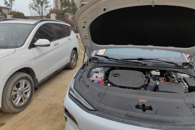 Used Geely Galaxy 8 2025 130km EM-i Deluxe Edition Engine Bay Right