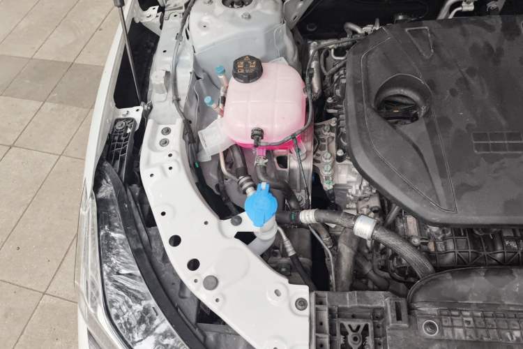 Used Geely Galaxy 8 2025 130km EM-i Flagship Edition Engine Bay Right