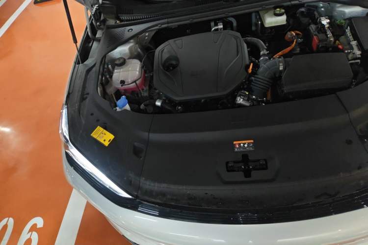 Used Geely Galaxy 8 2025 130km EM-i Flagship Edition Engine Bay Right