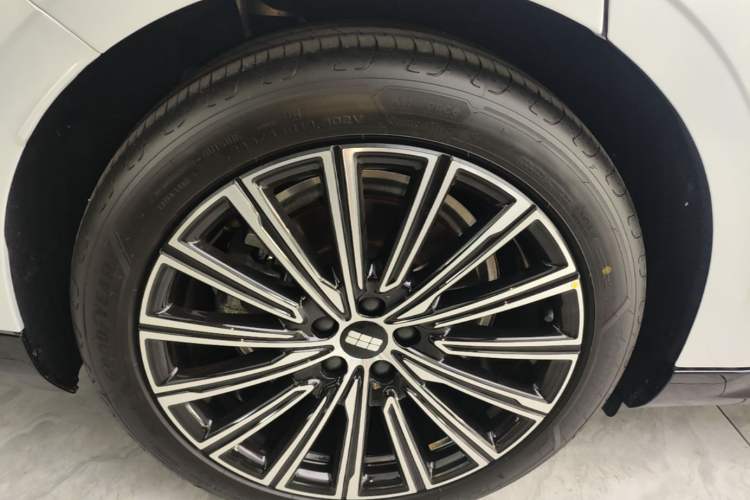 Used Geely Galaxy 8 2025 130km EM-P Exploration Edition Exterior 1