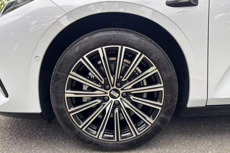 Used Geely Galaxy 8 2025 130km EM-P Starship Edition Exterior 11