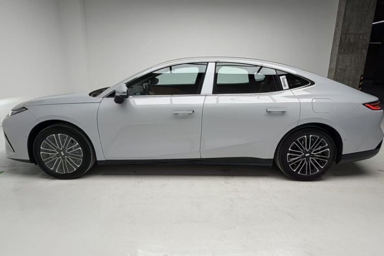 Used Geely Galaxy 8 2025 130km EM-i Deluxe Edition Exterior 2
