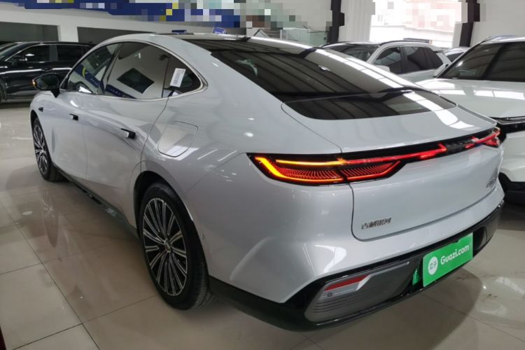 Used Geely Galaxy 8 2025 130km EM-i Flagship Edition Exterior 2