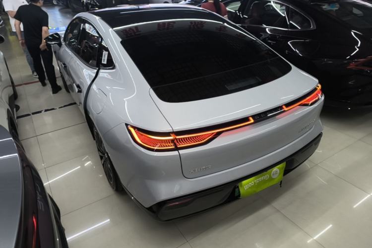 Used Geely Galaxy 8 2025 130km EM-P Starship Edition Exterior 2
