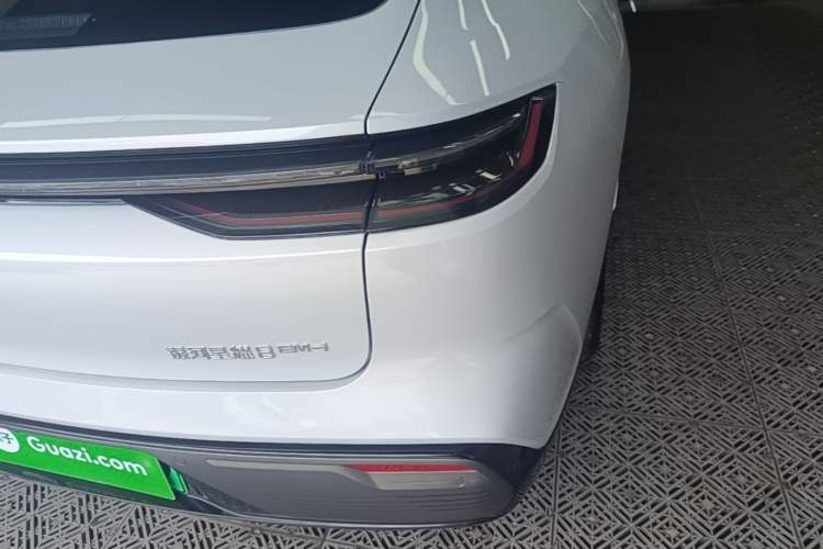 Used Geely Galaxy 8 2025 130km EM-i Flagship Edition Exterior 3