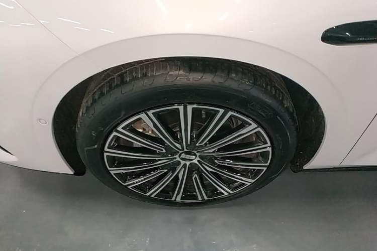 Used Geely Galaxy 8 2025 130km EM-P Starship Edition Exterior 4