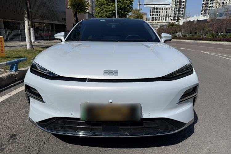 Used Geely Galaxy 8 2025 130km EM-i Flagship Edition Exterior 4