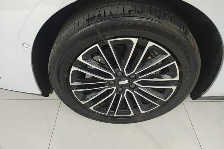 Used Geely Galaxy 8 2025 130km EM-i Deluxe Edition Exterior 4