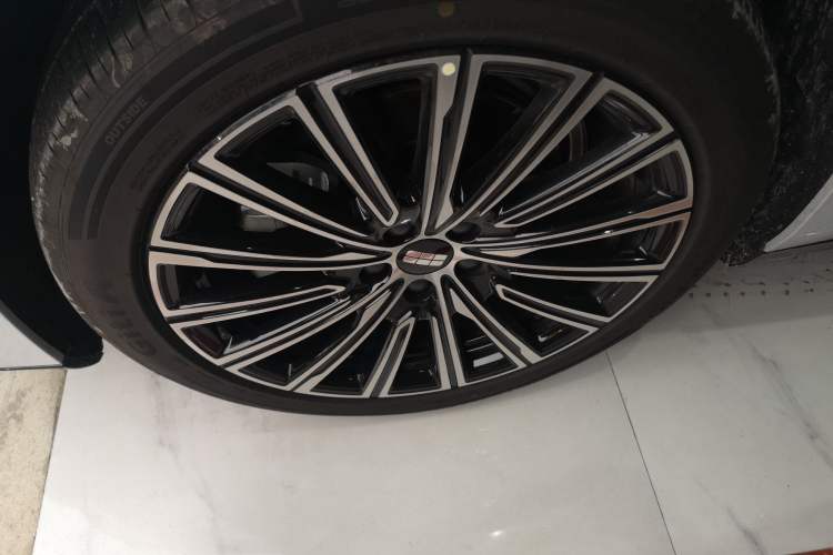 Used Geely Galaxy 8 2025 130km EM-i Flagship Edition Exterior 4