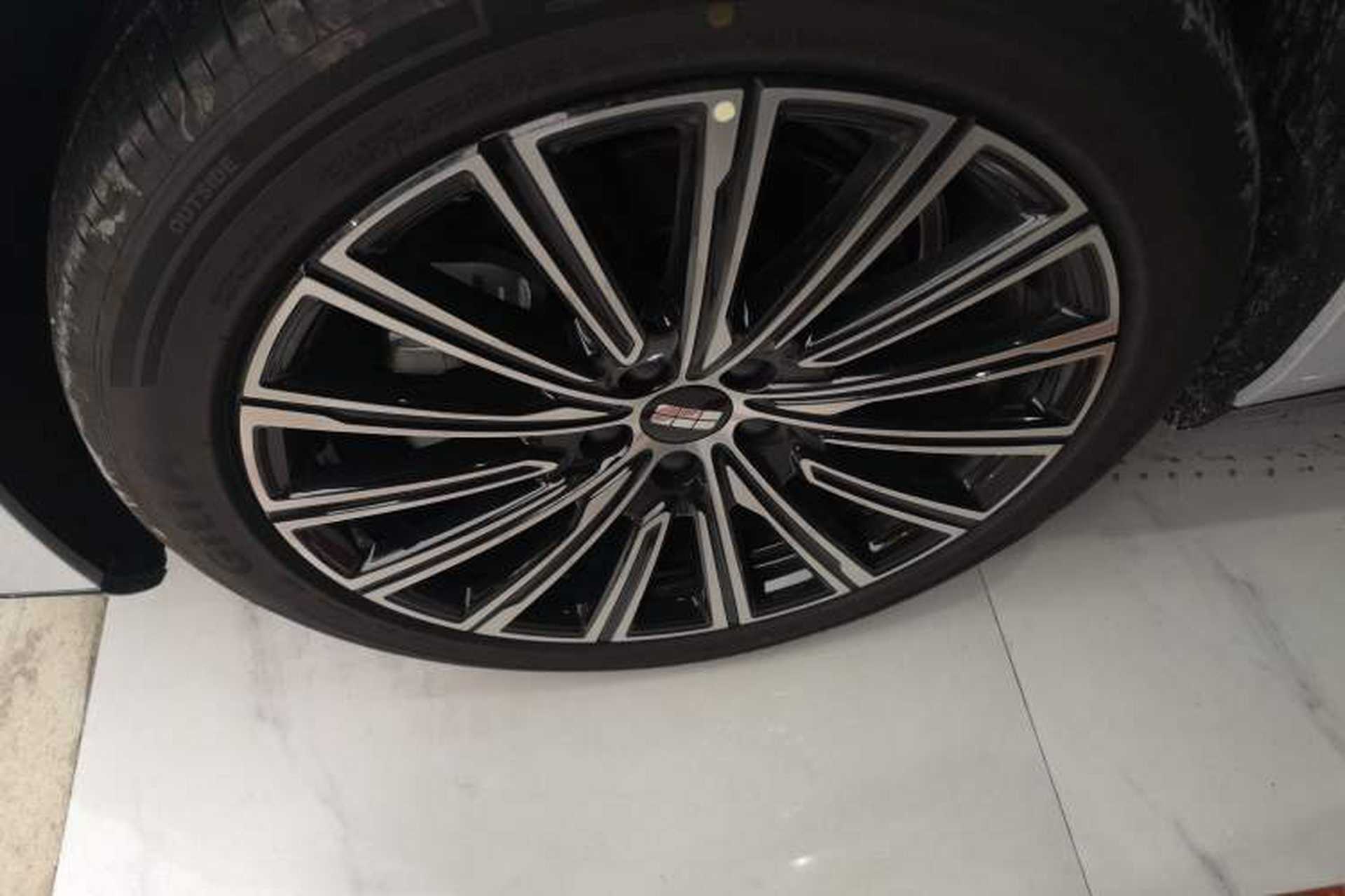 Used Geely Galaxy 8 2025 130km EM-i Flagship Edition Exterior 4