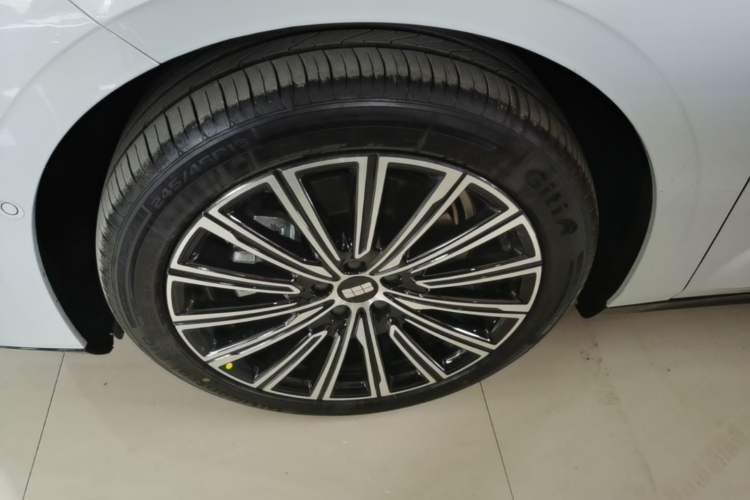 Used Geely Galaxy 8 2025 130km EM-i Flagship Edition Exterior 4