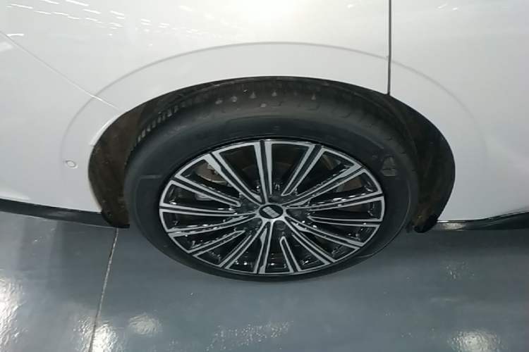 Used Geely Galaxy 8 2025 130km EM-P Starship Edition Exterior 5