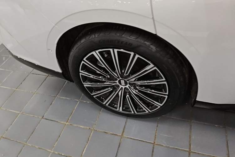 Used Geely Galaxy 8 2025 130km EM-P Starship Edition Exterior 5