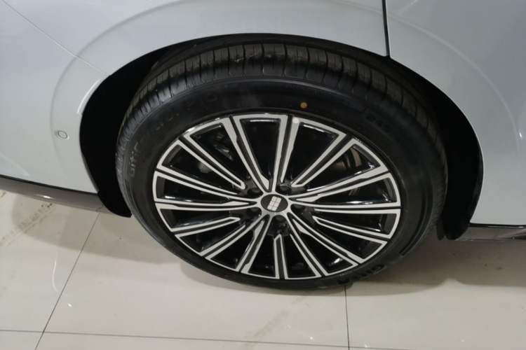 Used Geely Galaxy 8 2025 130km EM-i Flagship Edition Exterior 5