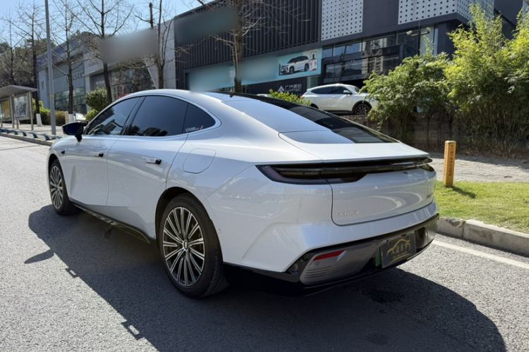 Used Geely Galaxy 8 2025 130km EM-i Flagship Edition Exterior 7