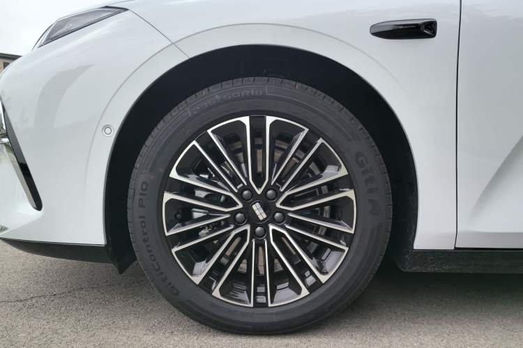 Used Geely Galaxy 8 2025 60km EM-i Luxury Edition Exterior 7