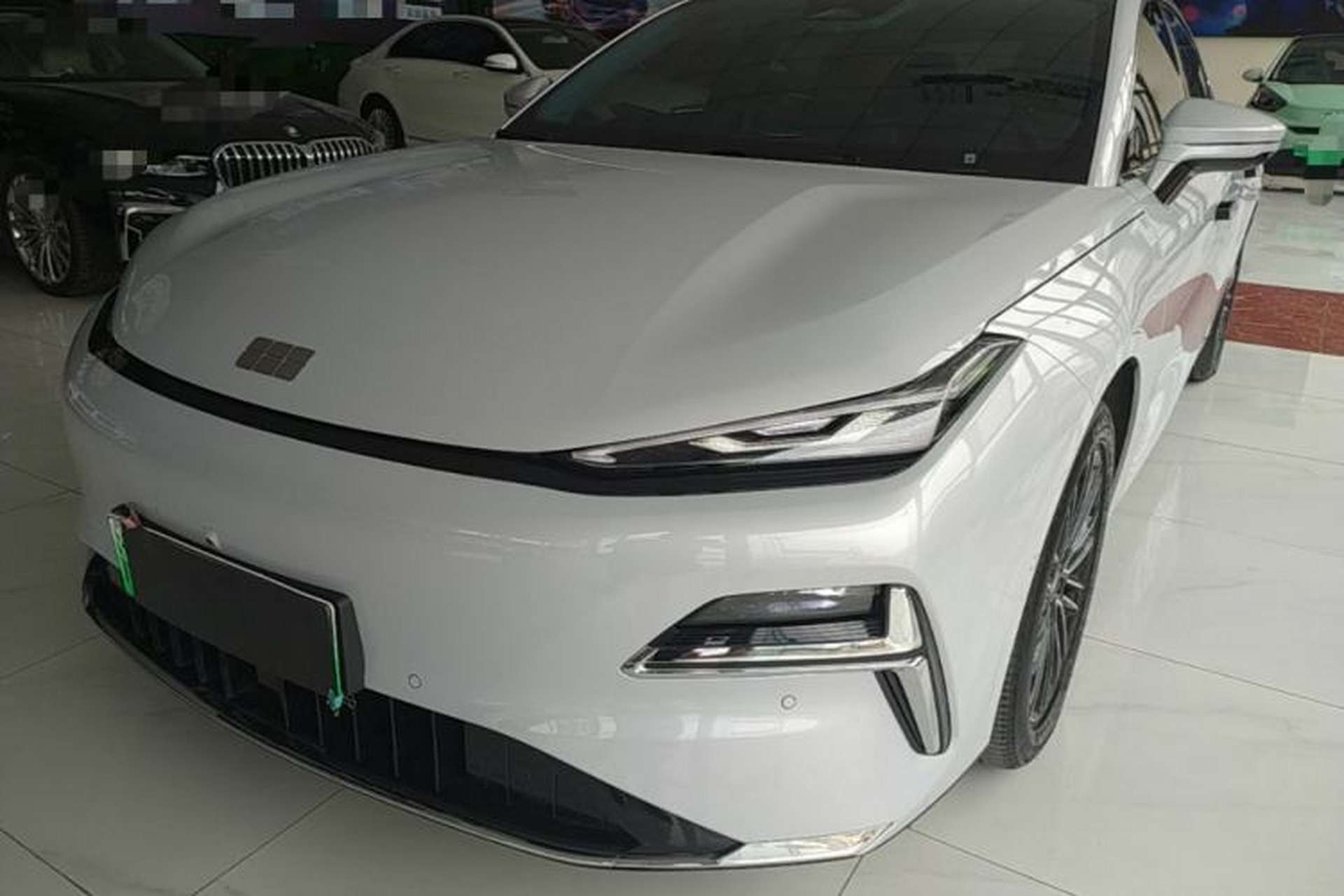 Used Geely Galaxy 8 2025 130km EM-i Deluxe Edition Front Left 45 Deg