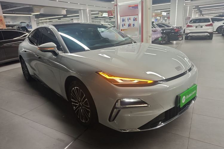 Used Geely Galaxy 8 2025 130km EM-i Deluxe Edition Front Right 45 Deg