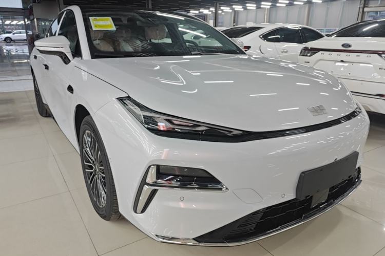 Used Geely Galaxy 8 2025 60km EM-i Luxury Edition Front Right 45 Deg