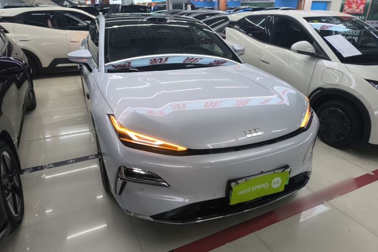 Used Geely Galaxy 8 2025 130km EM-P Starship Edition Front Right 45 Deg